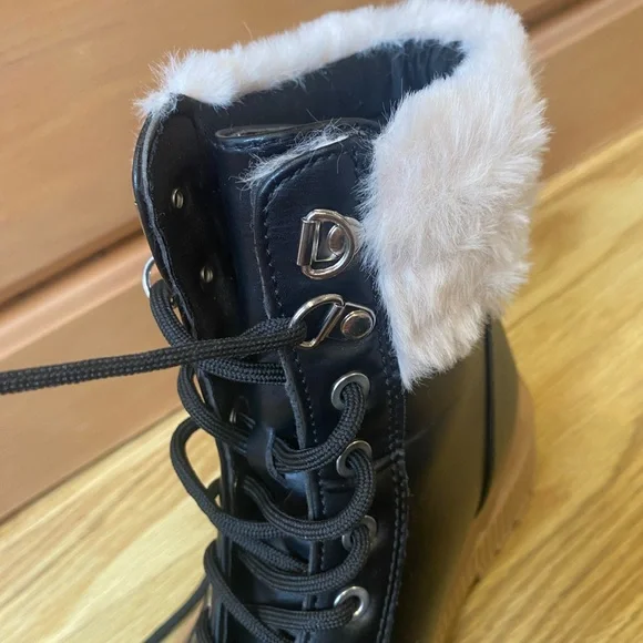 Boots with the fur! Platform “combat “ boots size 8 EUC - Picture 9 of 16